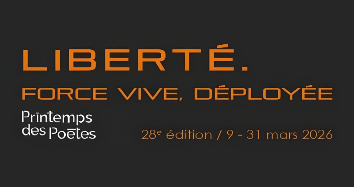 Des enfants en train de faire de la peinture